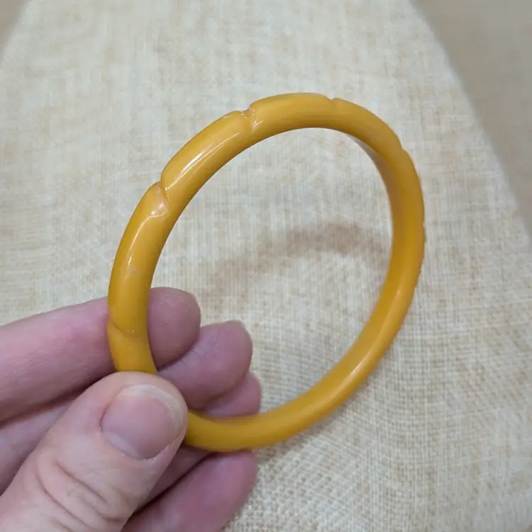 Vintage Creamed Corn Carved Rope Yellow Bakelite Bangle Bracelet Spacer