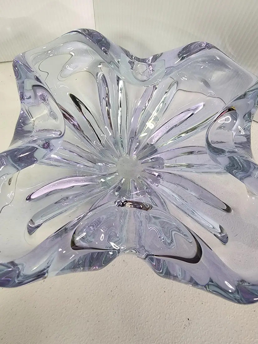 Tiffin Neodymium Alexandrite Color Changing Bowl