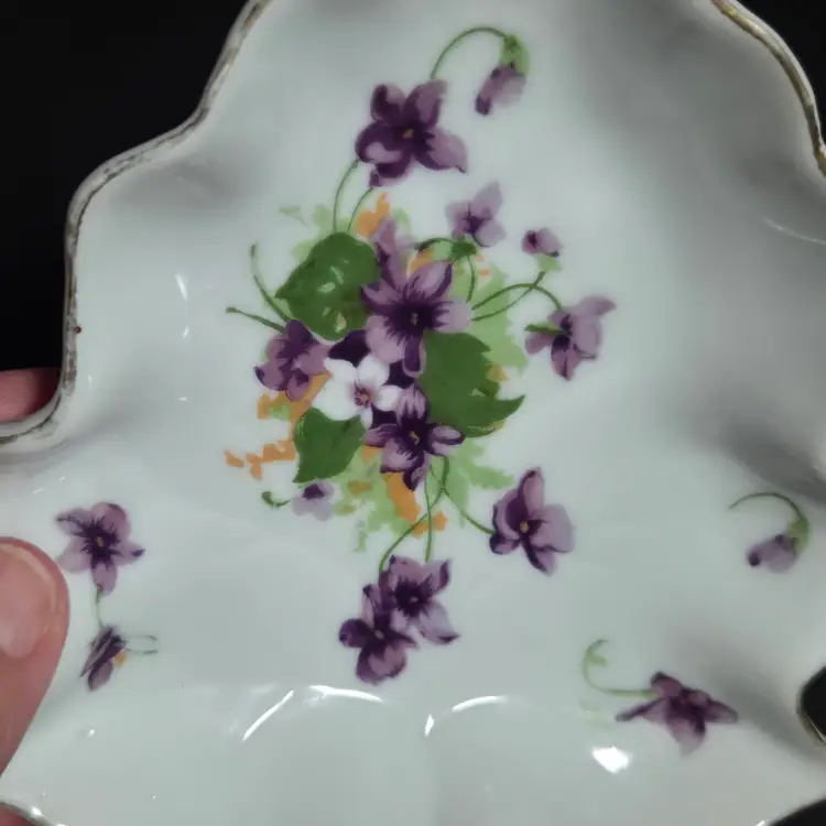 Norcrest Sweet Violets Porcelain Trinket Dish Gold Trim Leaf Shape 5 inch