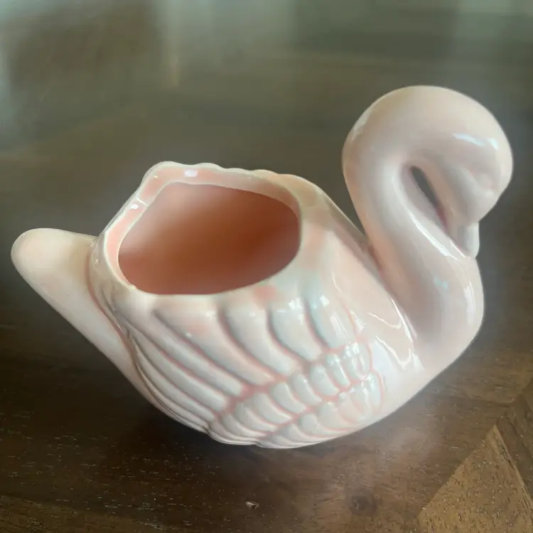 Loomco  Peach Colored Swan 4“ X 3“