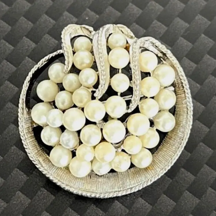 Vintage ART Pin Brooch Silver Tone Pearl Round Arthur Pepper