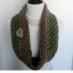 Handmade Crochet Soft Chunky Grays Pinks Infinity Scarf Wrap 11" x 35"