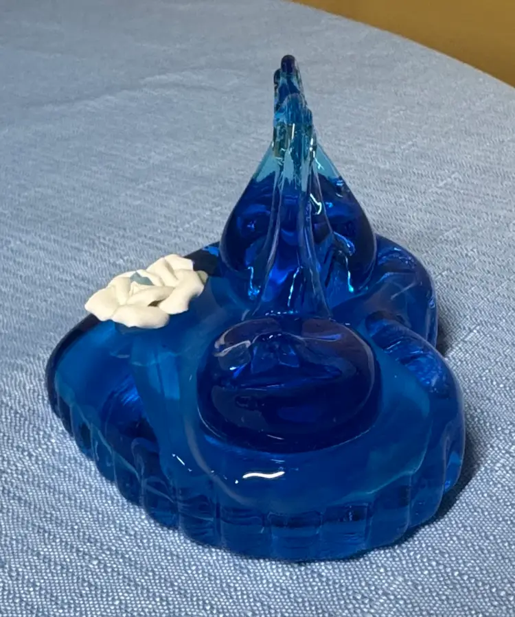 Ozark Studios Art Glass Blue Swans w/  White Rose signed Gene Center 1991