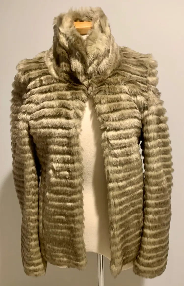 Stylish!! Friend & Faux by Dana Stein: Honey/Light Brown Faux Fur Jacket. Size Medium