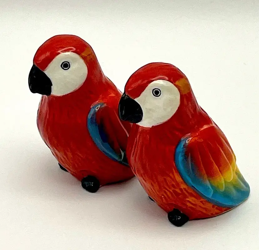 Colorful Ceramic PARROT Salt and Pepper Shakers, Plastic Stoppers. CUTE in excellent condition!