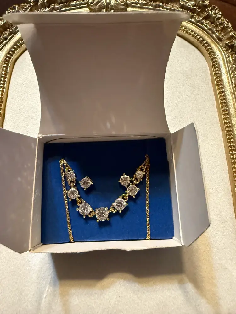 Vintage AVON New Old Stock Necklace/Earrings Set