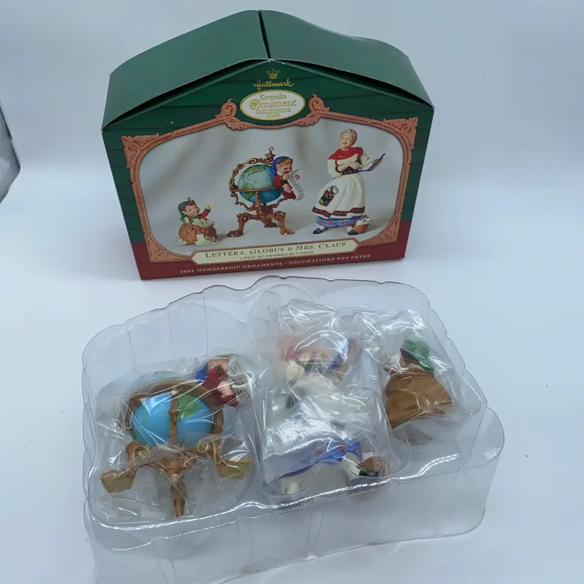 #2918 Hallmark Keepsake 2001 Collector's Club ornament set: Lettera, Globus & Mrs. Claus.