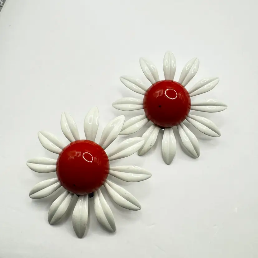 Vintage 1960’s Red White Daisy Flower Enamel Antique Brass Clip Earrings, No Stamp