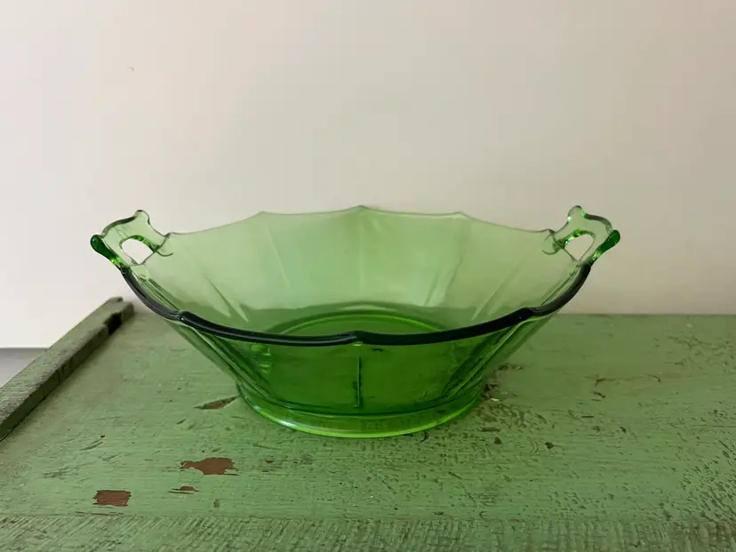 Imperial Molly Glass 10-sided Green Centerpiece Serving Bowl with Handles. #725