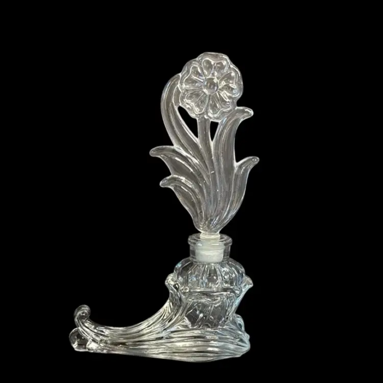 Perfume Bottle Clear Pressed Glass Cornucopia Design Bottle Flower Stopper READ
8-1/4” T x 5” L x 2-1/2” W
