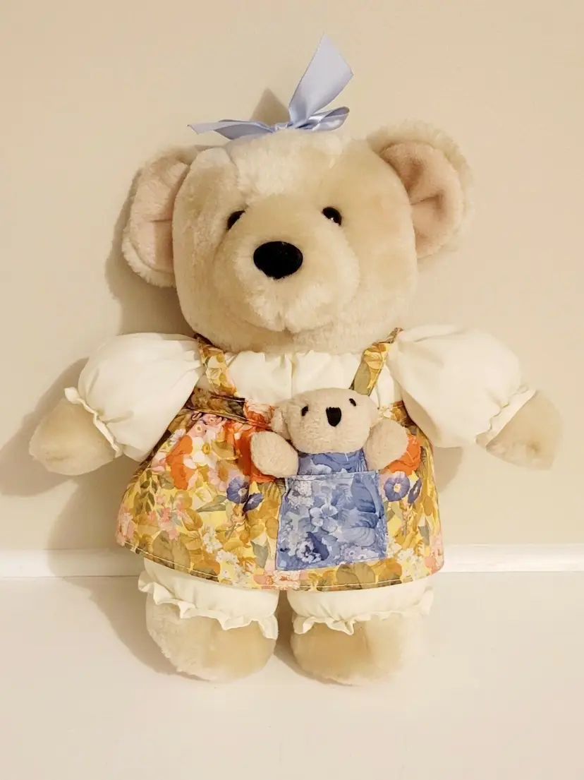 Hallmark Plush Mom Bear 10" w/ Baby