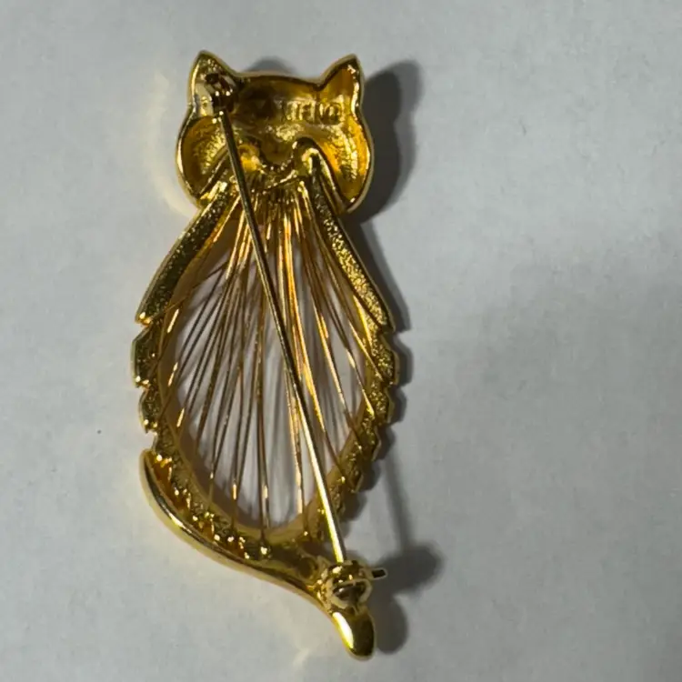 Brooch Signed M Jent String Cat Gold Tone