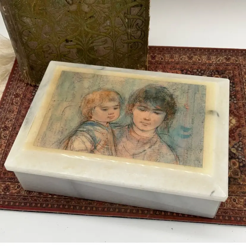 Marble Trinket Box 5.5” Lx 4.5”wx2”h