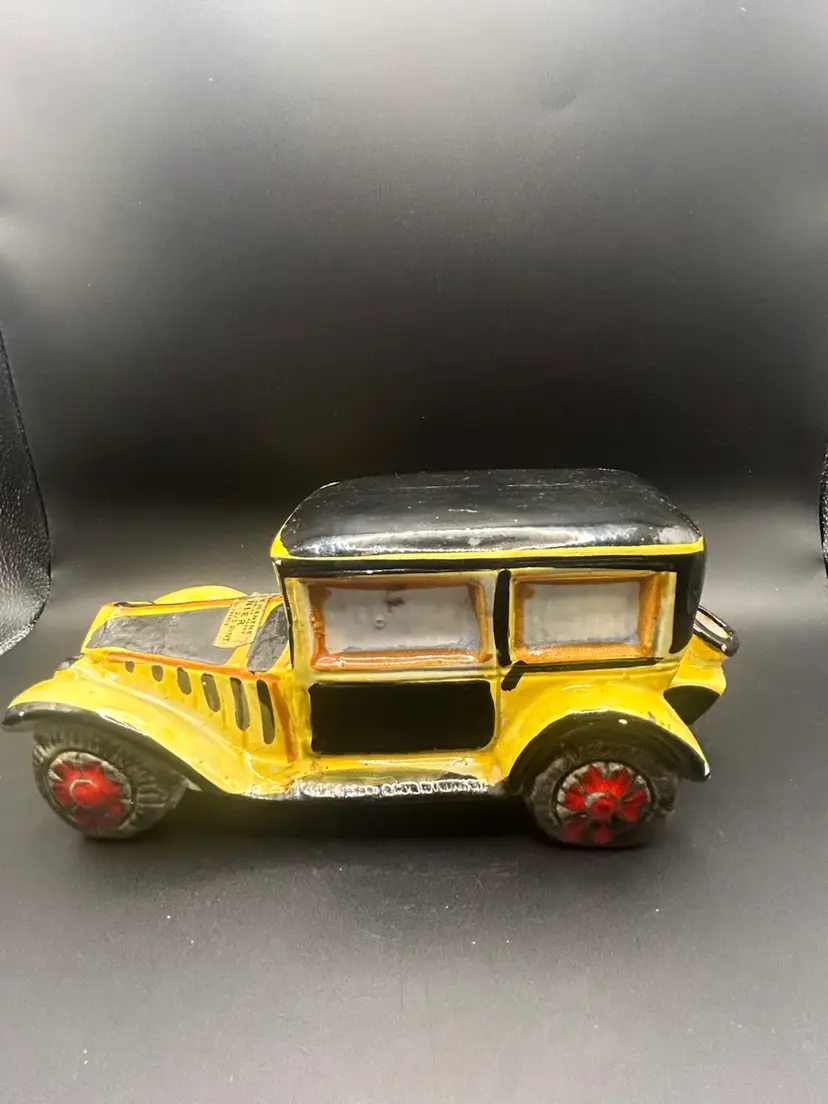 🌴🌴Ceramic Decanter Shaped Like A 1924 Fiat 509 - VTG