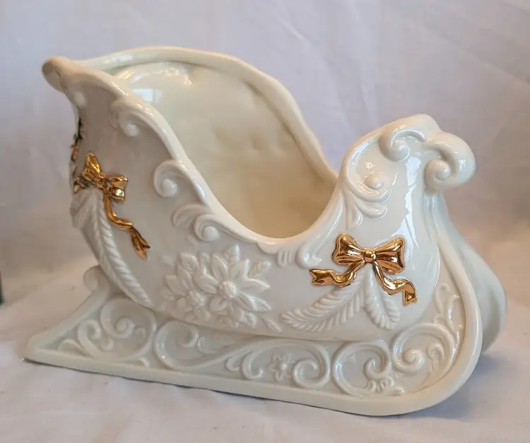 Large Ceramic Christmas Santa's Sleigh Decor Centrepiece Cream White with Gold Gild Accents