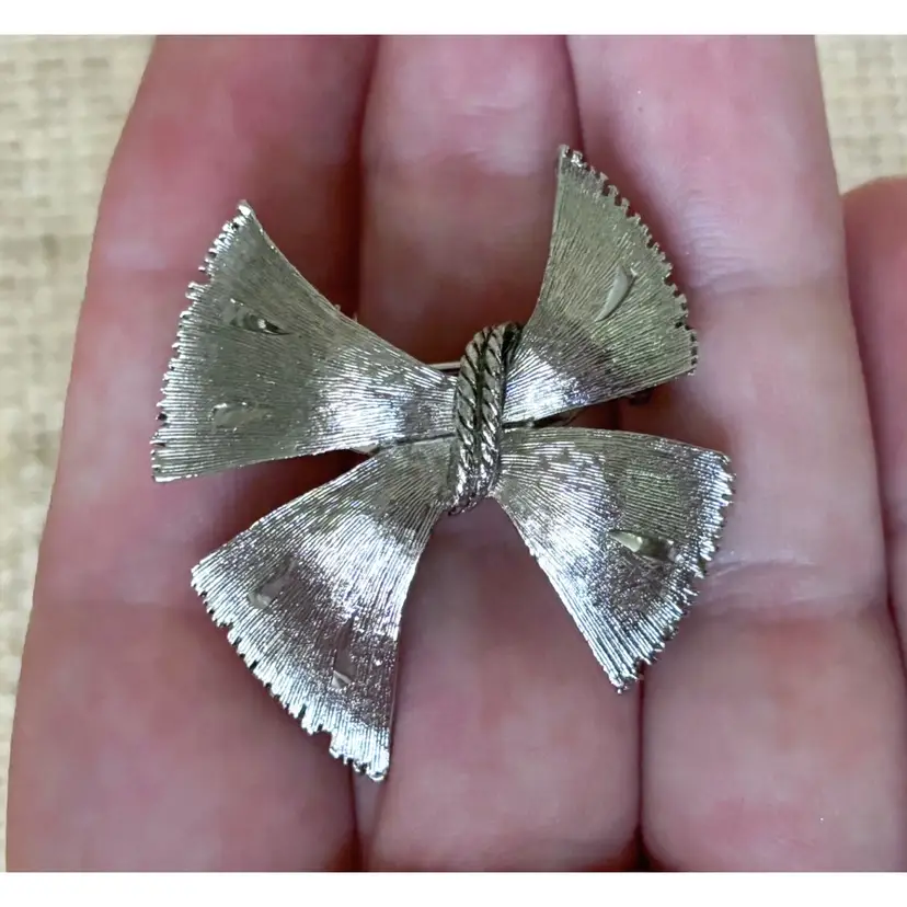 Vintage JJ Jonette Silver Tone Bow Brooch Pin Coquette Twee Retro Minimalist