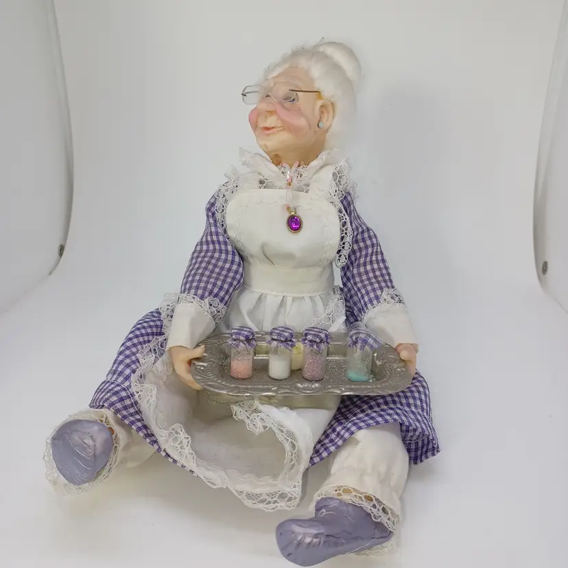 Jacqueline Kent 2004 Vita Grandma doll with tea set
