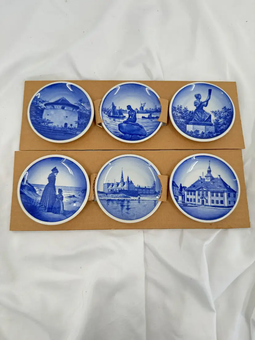 Royal Copenhagen Porcelain miniature plates - Original Box dated 2010
