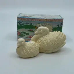 Vintage Avon Tender Love Soap Set Swans In Box