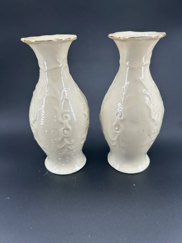 Vintage Pair of ceramic bud vases with flowers