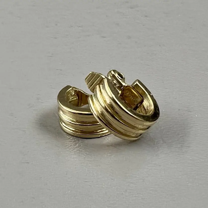 Vintage Monet Gold Tone Huggie Hoop Earrings Ridged Clip On Signed Jewelry