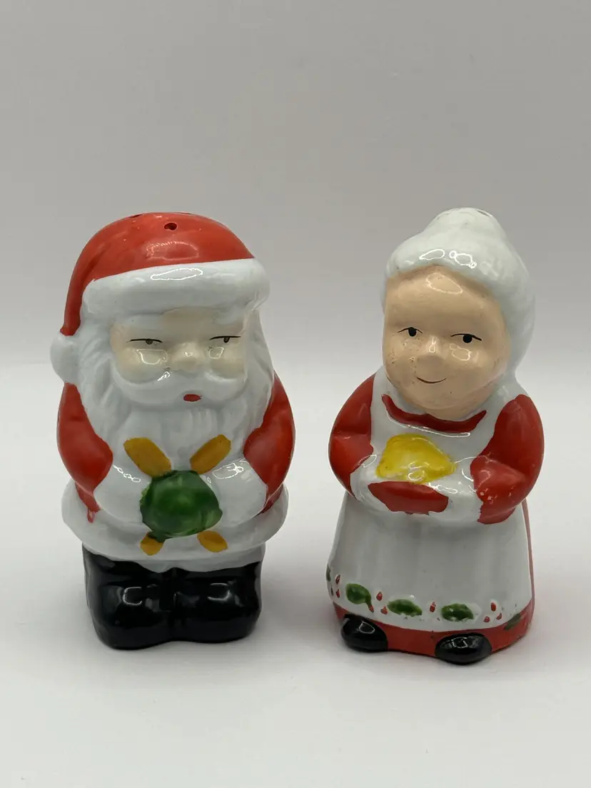 Vintage Santa Claus and Mrs. Claus Salt & Pepper Shakers, Festive Christmas Holiday Table Decor, Unbranded, Made In China