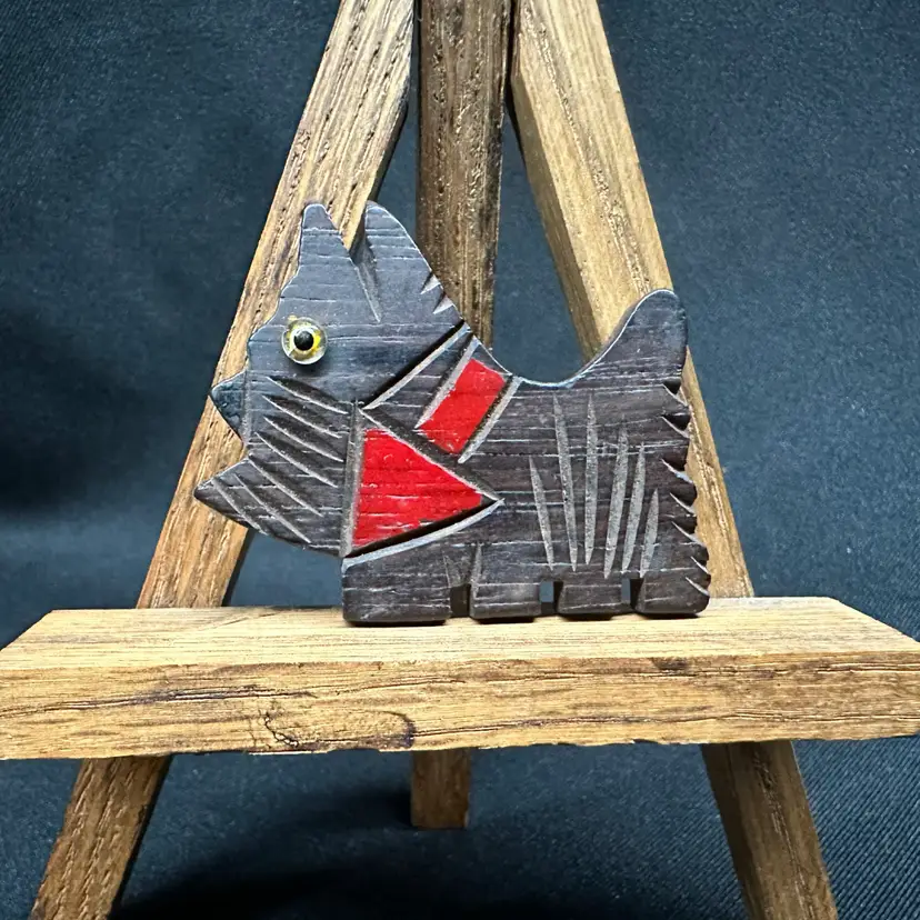 Vintage 1940s Elzac-Style Carved Wood Scottie Dog Brooch – Lucite Eye & C-Clasp!