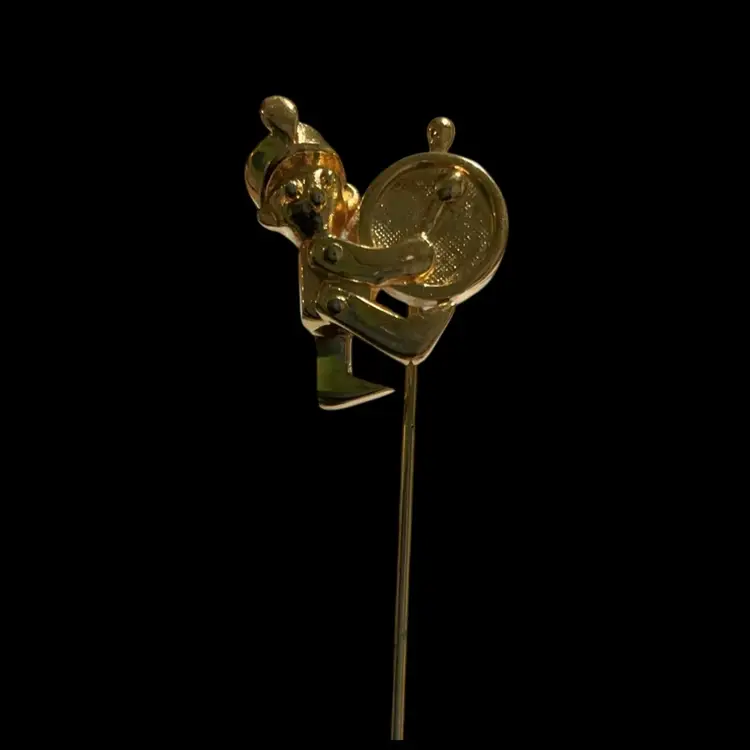 Beautiful Goldtone Trifari Hat Pin / Stick Pin. Little Drummer Bear 🐻