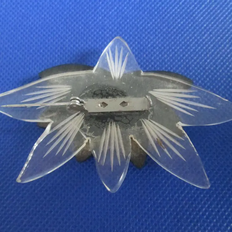 1940's Hand crafted acrylic brooch pin floral leaves