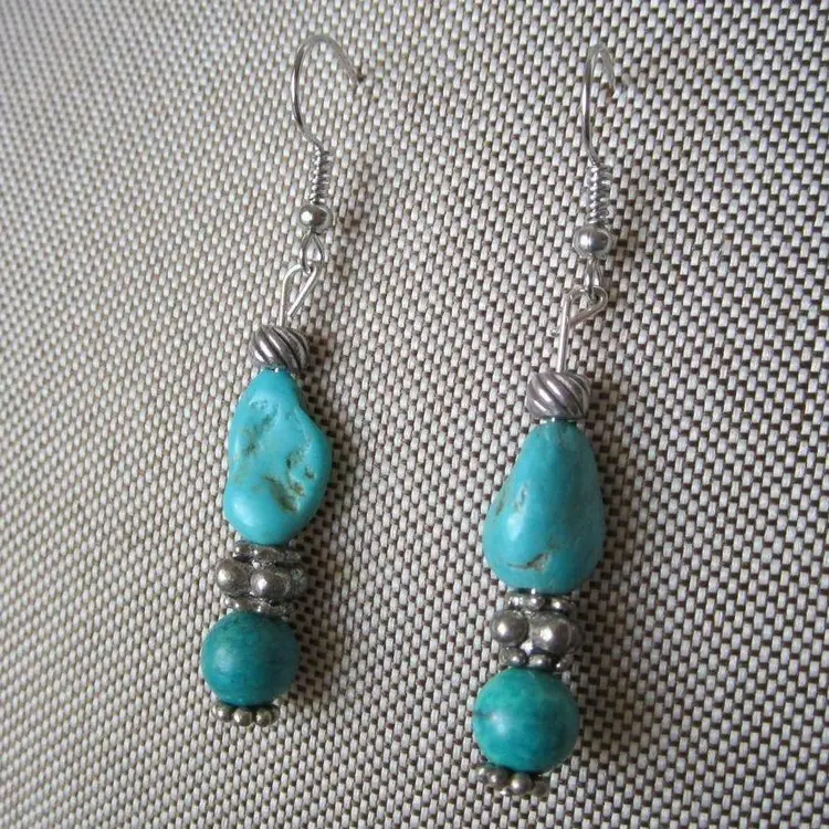 Vintage Southwestern Turquoise Nugget and Howlite Beaded Earrings