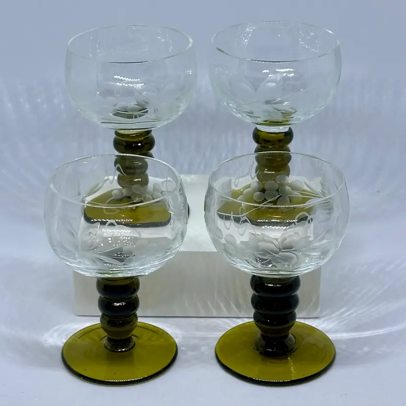 Set 4 VTG German Roemer Rummer Crystal Cordial Glasses Etched Grapevine Green