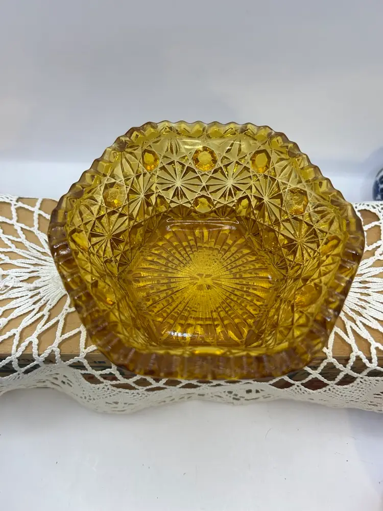 Vtg LE Smith Hexagon Amber Daisy & Button Vessel