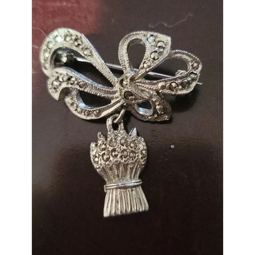 Marcasite Brooch Multiple Ribbon Bow Drop Wheat Sheaf Unsigned 1.25x1.25 In Vtg