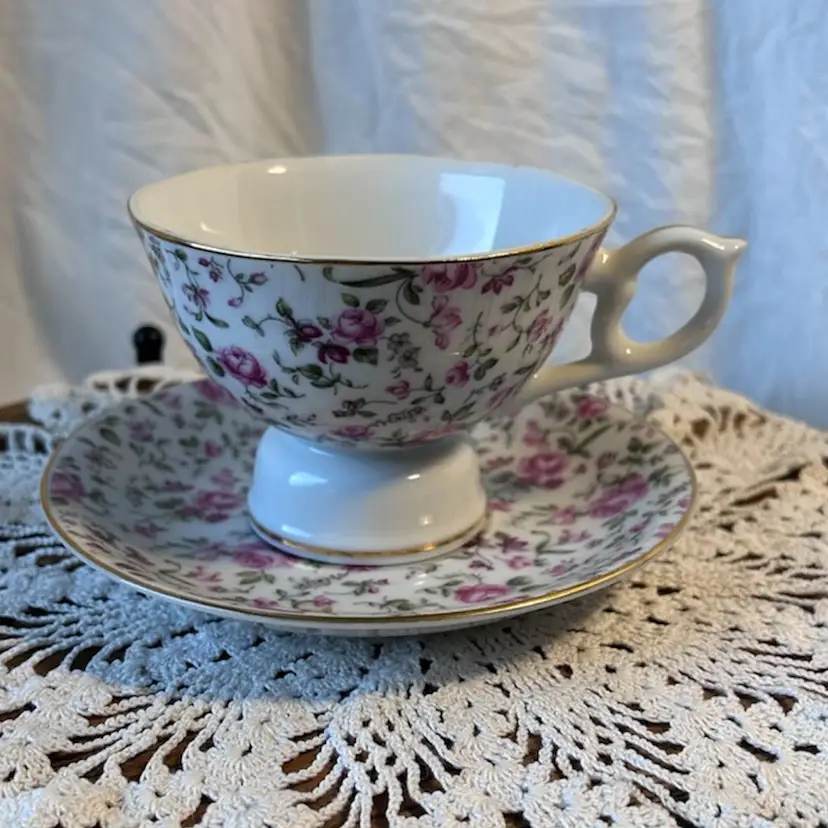VINTAGE LEFTON BONE CHINA ROSE CHINTZ MUSICAL TEA CUP & SAUCER #C5019