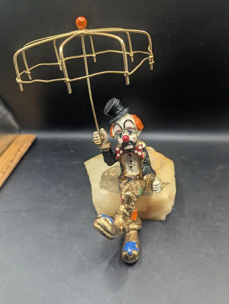 Vintage 82 Ron Lee Clown Figurine “Rainy Day Blues” Hobo Joe Holding A Wire Umbrella.