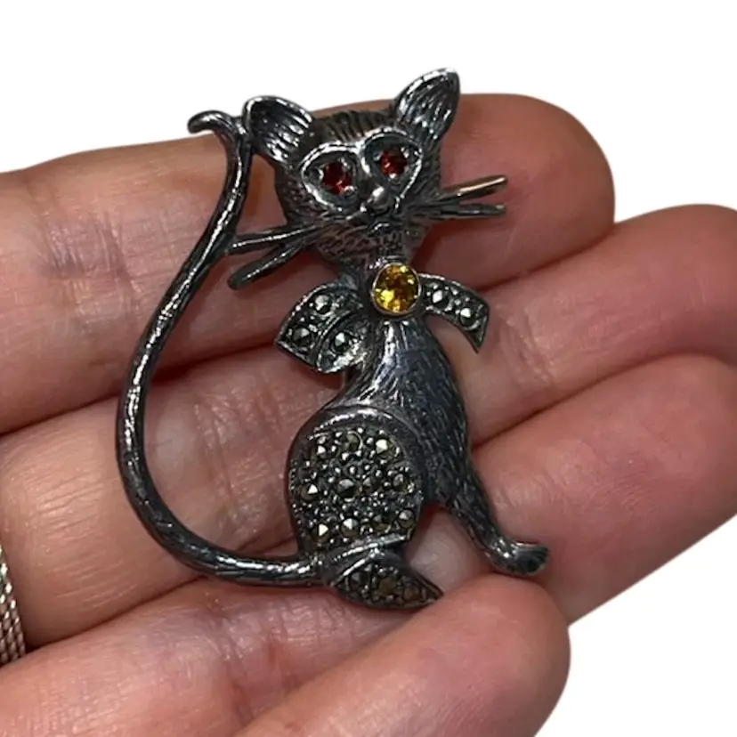 Sterling 925 Cat Brooch 1.5” Garnet Eyes, Citrine Stone On Collar & Marcasite