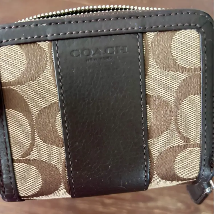 Coach Brown Tan Parker Signature Wallet 
N° H1492 F51774