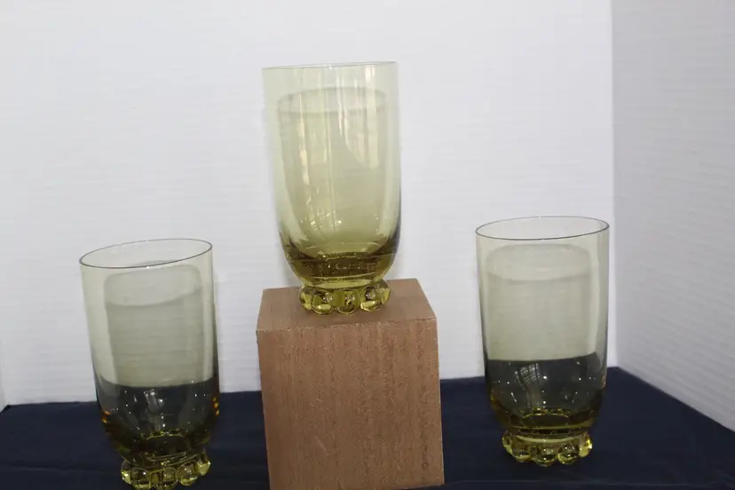 Vintage Libbey Avocado Green Drinking Glasses With Daisy Bottom. Set Of 3.