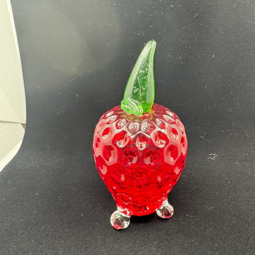 Strawberry Fly Catcher, Leaf Broken, Glows