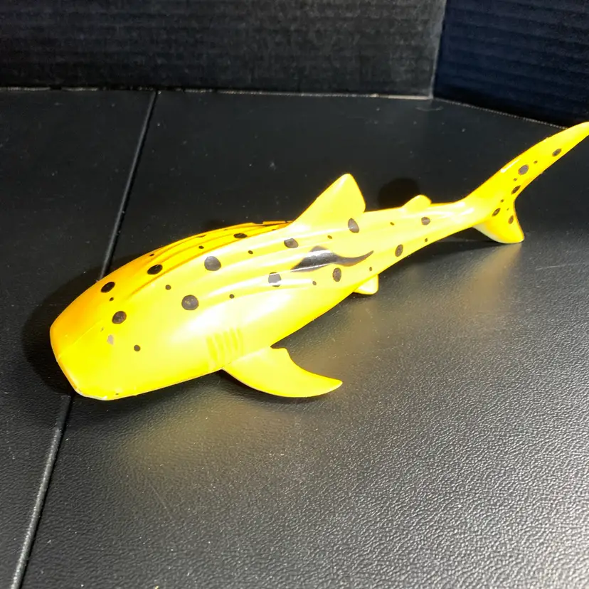 Wing Crown Whale Shark Plastic