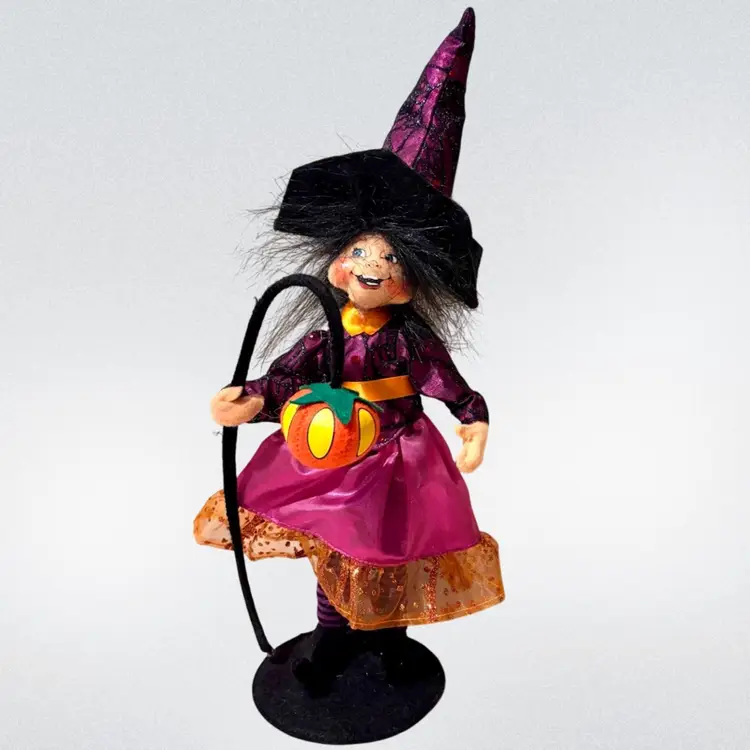 Annalee 11" Light the Way Witch with Pumpkin Lantern 2014