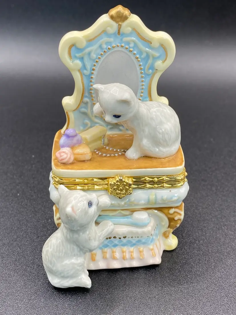 Vintage Westland Cats On Vanity Porcelain Trinket Box