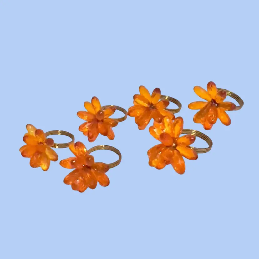 #045- 6pc Napkin Rings Faceted Acrylic Flowers Pier1 Imports