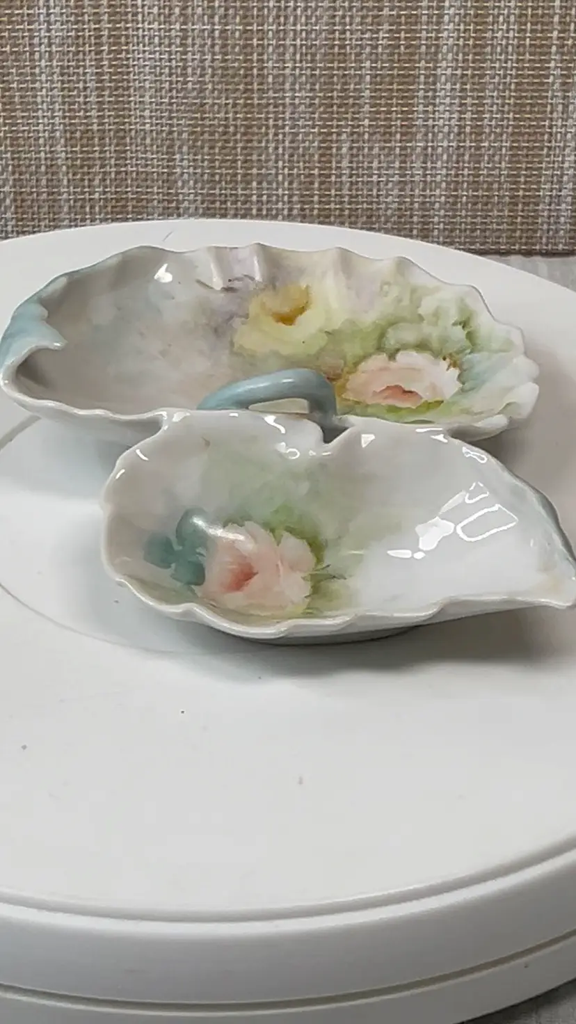 024 Vintage/Antique Handpainted, Nappy Dish, Drinks, Nuts, Mints, Leaf Shape, 6" X 4.75" X 1.5"