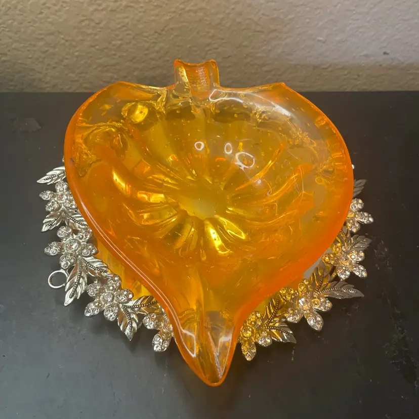 EXQUISITE Murano Italy Bullicante 8” Leaf Decorative Bowl.