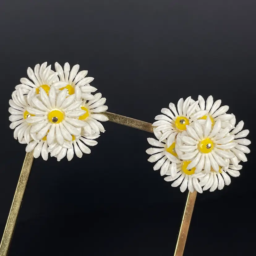 Daisy Flower Power 60s 70s Vintage Plastic Clip On Earrings Hong Kong 1.25"