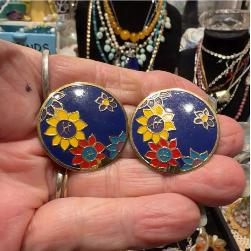#01 - Black Flower Cloissinne Pierced Earrings