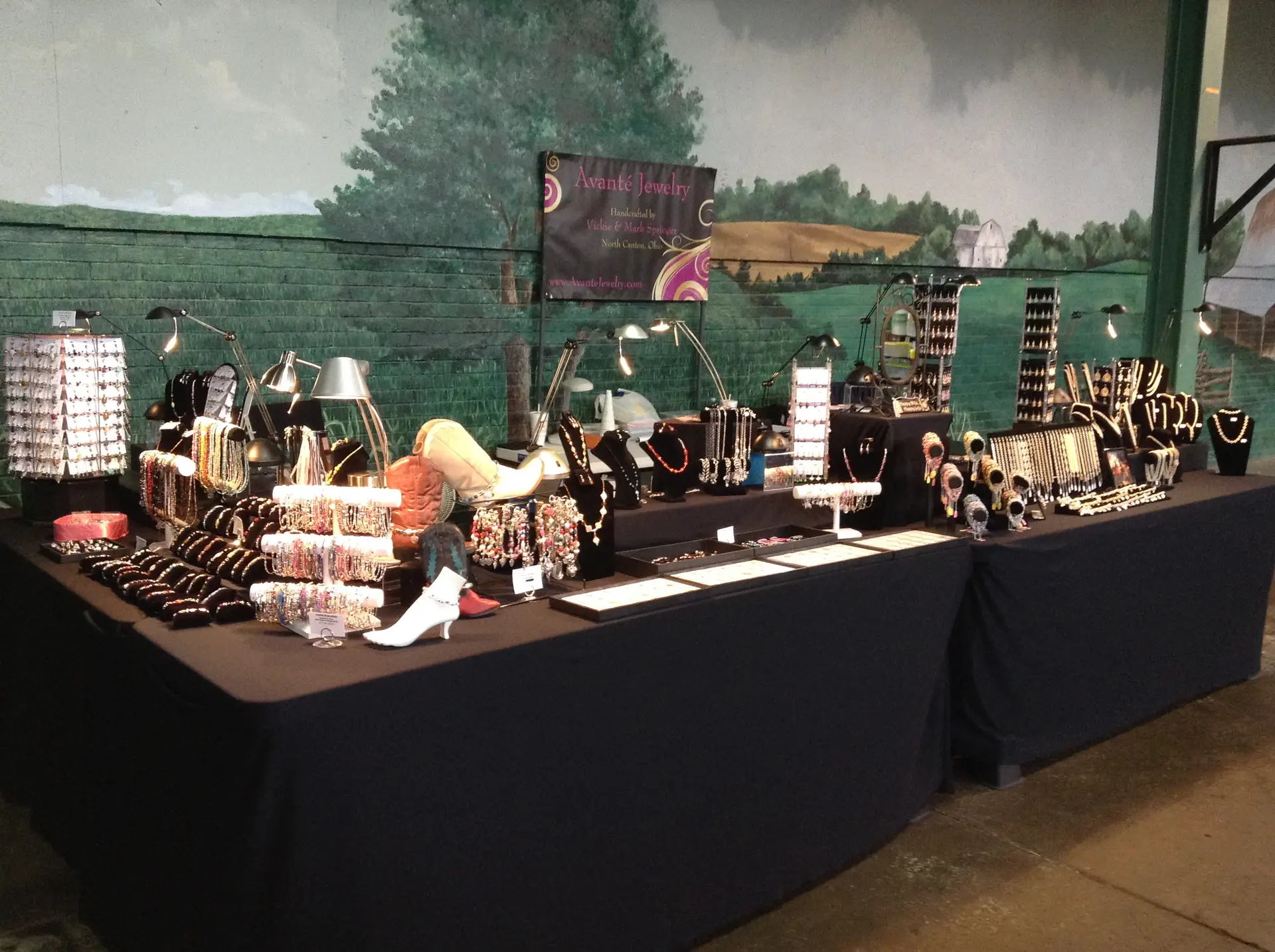 Avante Jewelry display setup