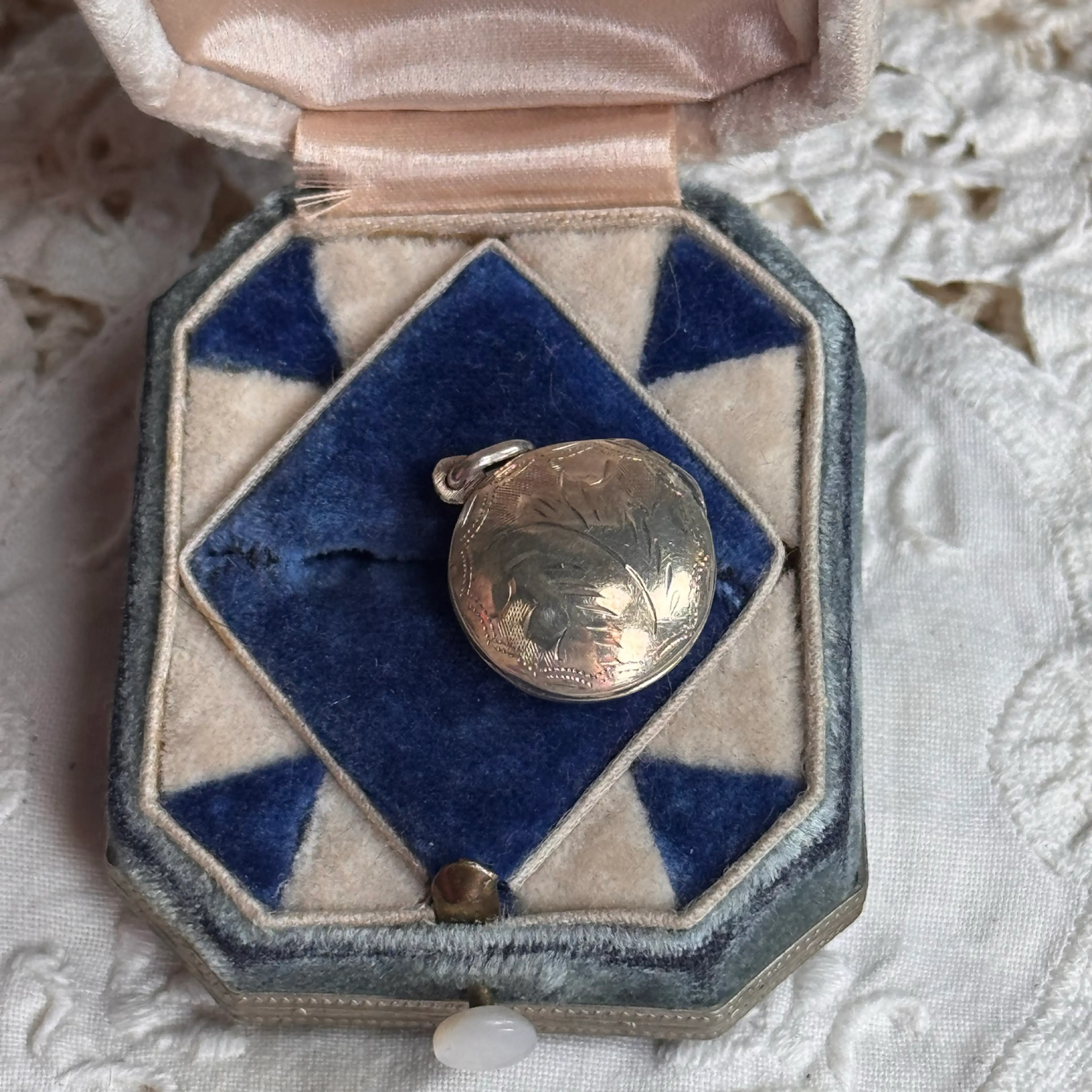 Image 2 of 4