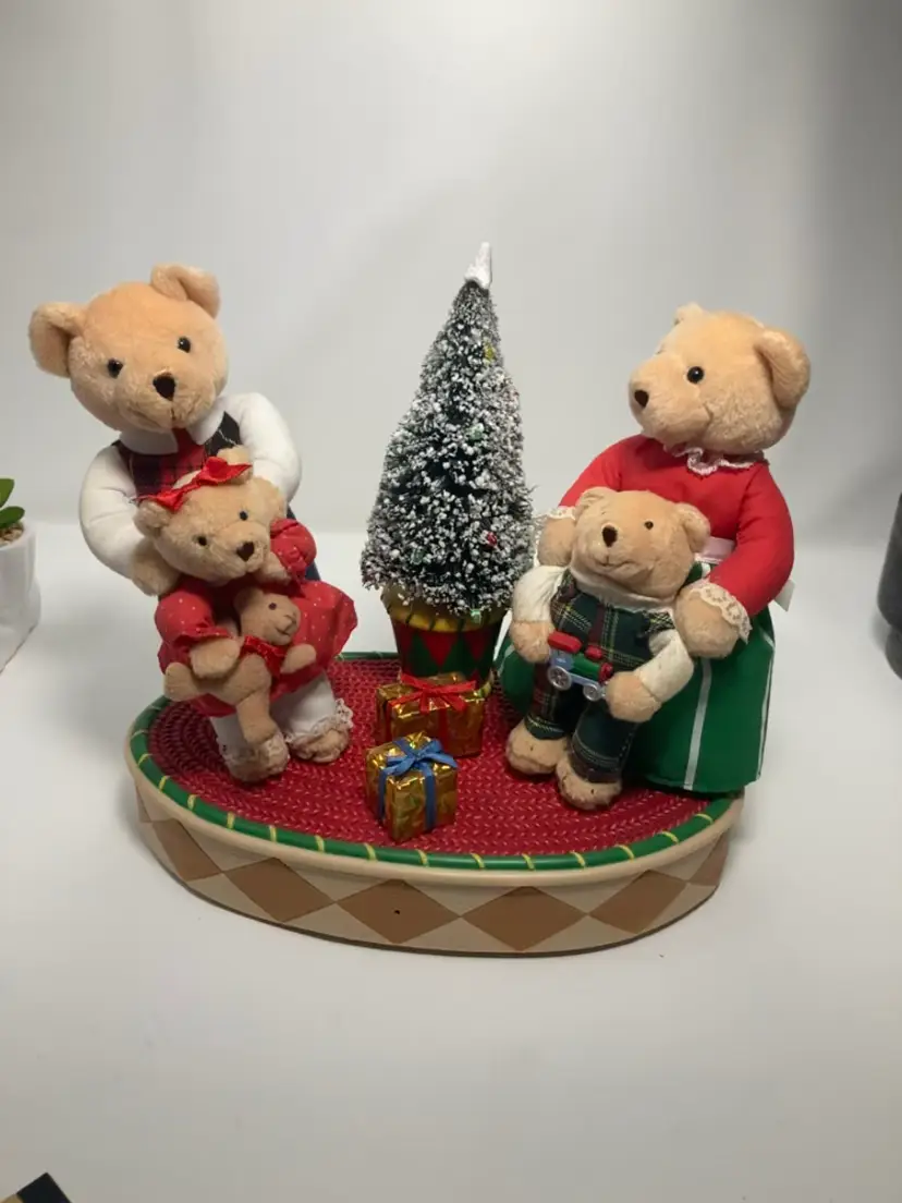 $1 BANGER Item! 🎶🎄🧸🐻🧸🎄 🎶Vintage "A Beary Merry Holiday Celebration" Animated Musical Display! Made By Avon! 9 1/2” Tall x 9 1/2” Wide!